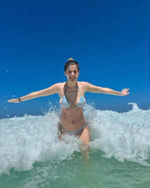 Arilena Ara Instagram - Island girl 🌊