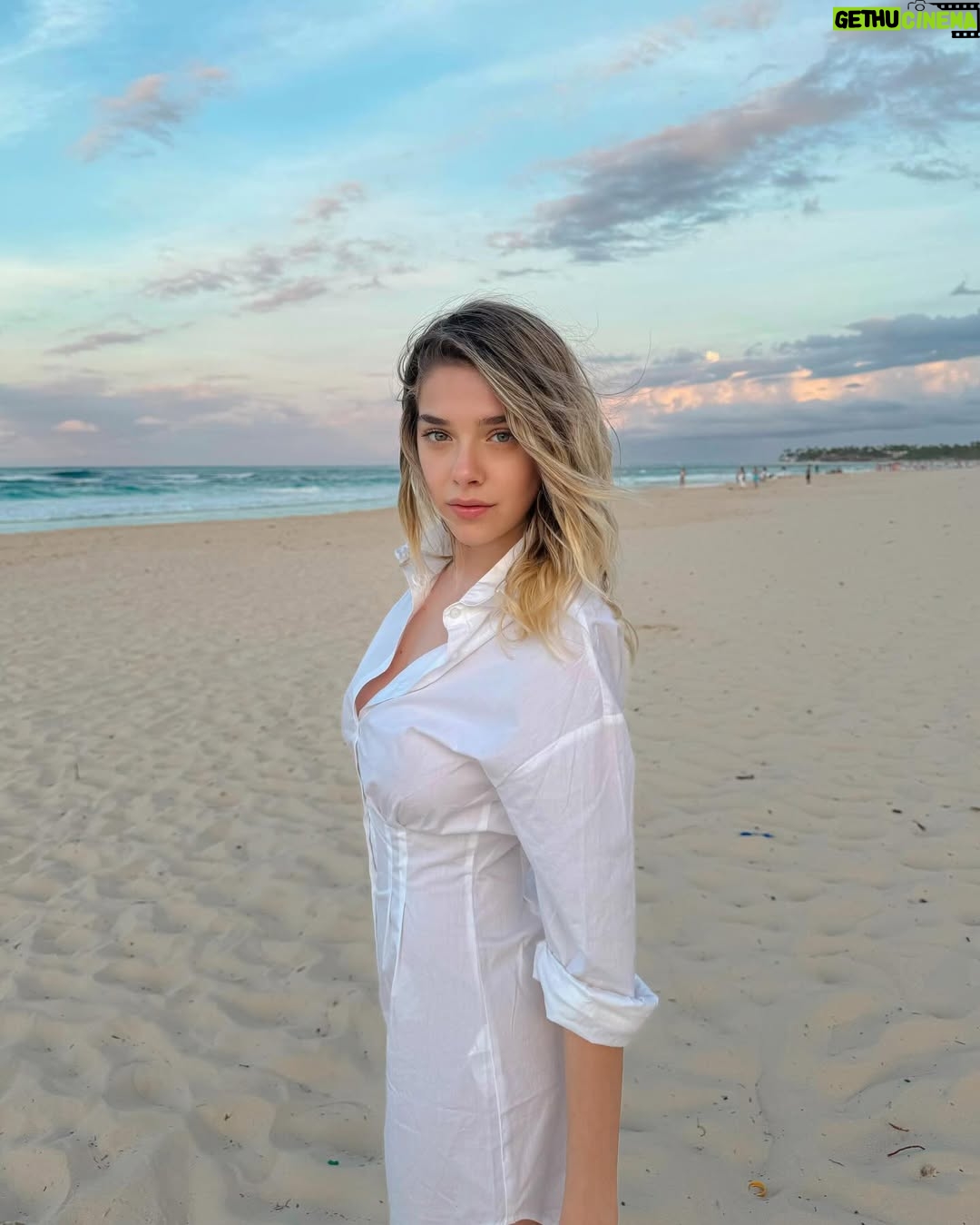 Arilena Ara - 3 Likes - Island girl 🌊