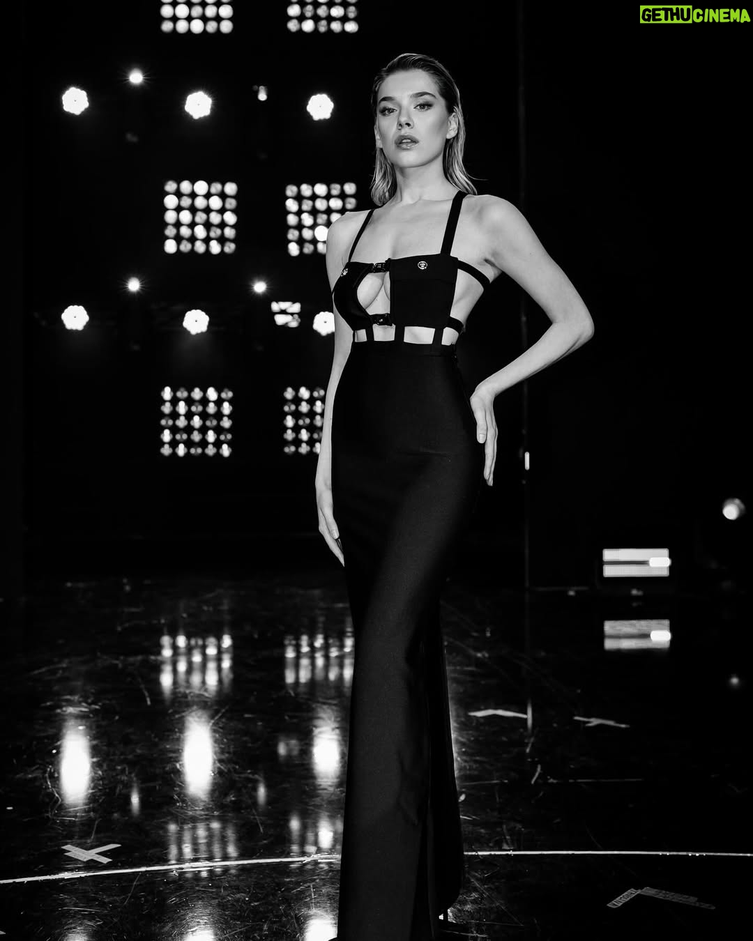 Arilena Ara - 3 Likes -