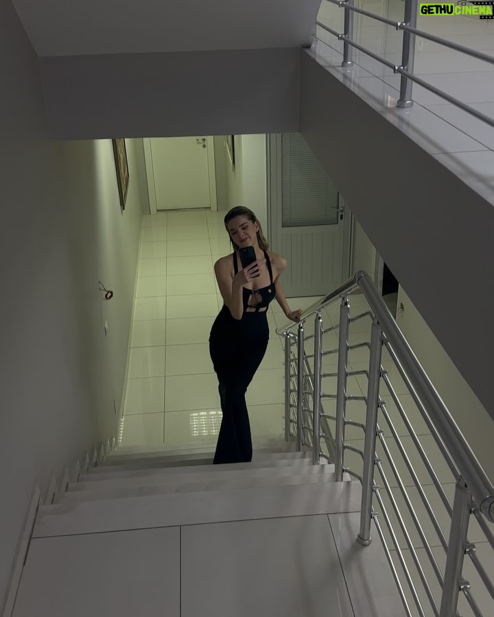 Arilena Ara - 3 Likes -