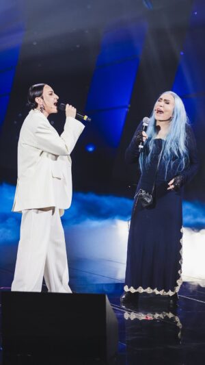 Arisa Instagram - @loredanaberteofficial e @arisamusic insieme le vostre voci hanno fatto un capolavoro, grazie! ❤️

#TheVoiceSenior