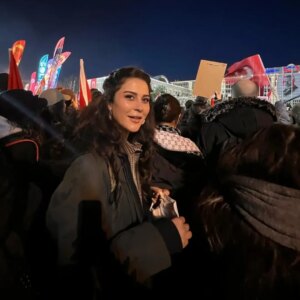 Asena Tuğal Instagram - En güzel deniz henüz gidilmemiş olanıdır. En güzel çocuk henüz büyümedi. En güzel günlerimiz henüz yaşamadıklarımız. Ve sana söylemek istediğim en güzel söz  henüz söylememiş olduğum sözdür.