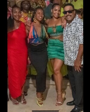 Ashanti Instagram - Ok…. Back to MY bday recap!!! 🤣🤣🤣🎉🎉🎉🌴🌴🌴vibes from Turks and Caicos at my favorite place!! @pearlstci Thanku Micki!!!! ❤️❤️❤️ Thanku @infinidw I loved my cake 🎂❤️ @ruthrgardiner #October13 #Libragang ♎️♎️♎️