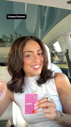 Ashlund Jade Instagram - I’m feeling ready for Vacation, and I can’t wait to bring my @venmo Debit Card with me!! ☀️🩷 #VenmoPartner