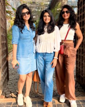 Ashmitha Instagram - Zoom in to the steps to see something spooky or funny? Constants ~ through thick and thin! Second picture is 🩷 and the last one is 🤤 
#family #love #blessed #sisters #ourchicha