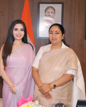 Ashna Kishore Instagram - Had the honor of meeting Chief Minister of Delhi, Madam Rekha Gupta, at the Delhi Secretariat Office. @officialrekhagupta 🇮🇳
#Delhi #ChiefMinister #RekhaGupta #AshnaKishore  #MadamChiefMinister #CM #Government #PostOfTheDay #DelhiCM #NewDelhi #BJP #Bhajpa