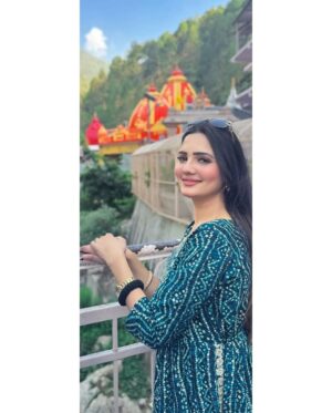 Ashna Kishore Instagram - What an experience ♥️😇🧿🙏🏻Kainchi Dham- Shri Neem Karoli Baba 🌺 Blessed and how 😇✨
.
.
.
.
.
.
.
.
.
.
#KainchiDham #KaichiDam #neemkarolibaba #jaiho #jaishreeram #ram #hanumanji #bajrangbali #neemkarori #uttrakhand #nainital #mountains #travel #traveldairies #hills #AshnaKishore #fy #trending #trend #explore #explorepage #india #traveling #hillstationsofindia #hindu #spirituality #kainchi #travelindia#incredibleindia
