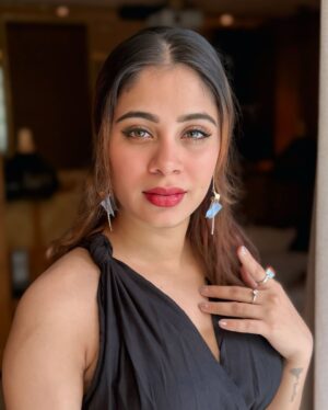 Ashvini Jegathesan Instagram - eyes have a languange of their own ✨🫶

#selflove #bali #vacaymode #happiest #explorepage