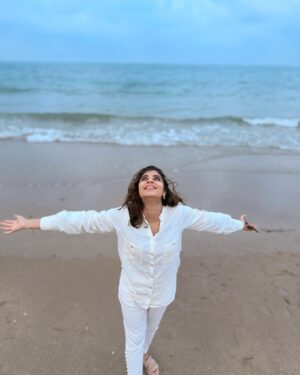 Ashvini Jegathesan Instagram - souls don’t meet by accident 🫂🩷

#foryou #loveislove❤️ #explorepage✨ #liveyourbestlife❤️