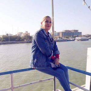 Asia Kamal Instagram - لا تخبر أحداً بما تريده من الحياة 
الناس يعشقون إفساد الاشياء الجميلة.  #مساء_الخير🌹 
#اسيا_كمال
#البصرة