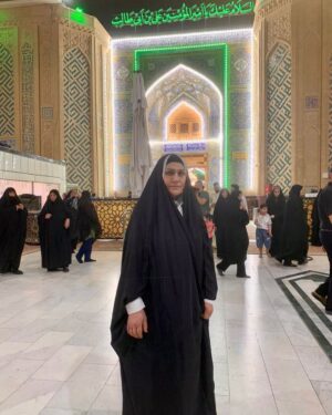 Asia Kamal Instagram - وفقنا الله الى زيارة
 امير المؤمنين علي ابن ابي طالب 
عليه السلام وكان دعائنا الى جميع الاهل والاصدقاء وان يحفظ بلدنا من كل مكروه. 
#اسيا_كمال 
#النجف_الأشرف