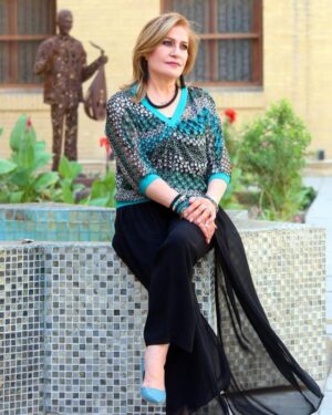 Asia Kamal Instagram - وفي حق ذاتك كن عزيز النفس . 
#بعد_غياب 
#اسيا_كمال