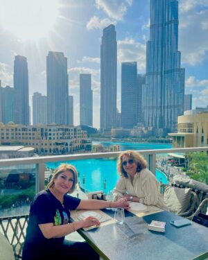 Asia Kamal Instagram - من دبي برج خليفة مع شقيقة الروح اختي دنيا 💖
.
#اسيا_كمال 
#dubai
#burjkhalifa
