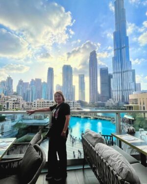 Asia Kamal Instagram - من دبي برج خليفة مع شقيقة الروح اختي دنيا 💖
.
#اسيا_كمال 
#dubai
#burjkhalifa
