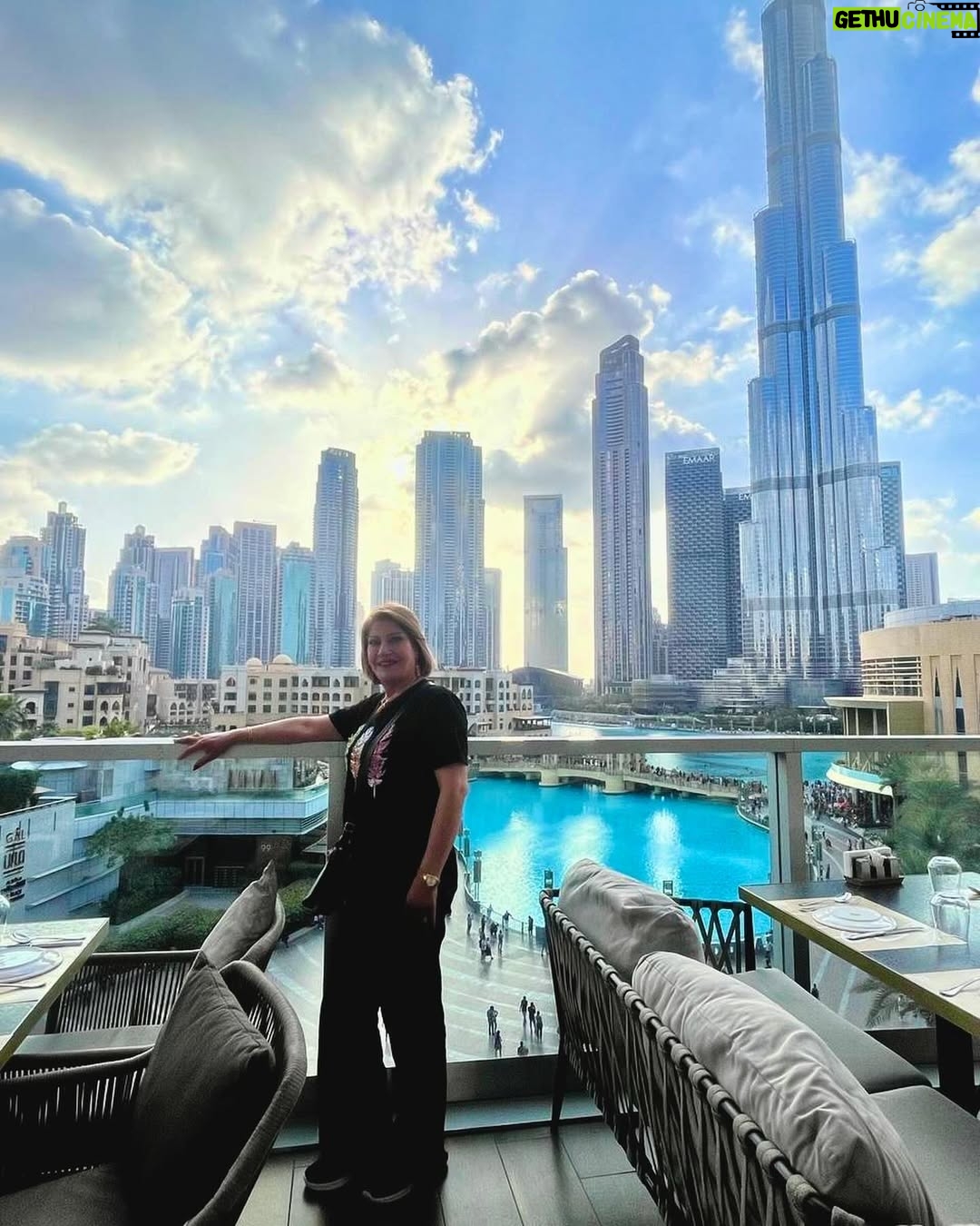 Asia Kamal - 11.9K Likes - من دبي برج خليفة مع شقيقة الروح اختي دنيا 💖
.
#اسيا_كمال
#dubai
#burjkhalifa