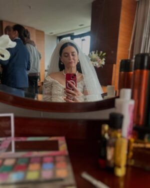 Aslihan Gurbuz Instagram - Patlamış mısır halimle 4. bölümden anılar.  Araba içinde anneme video atarken @cemtoluay a yakalandığım an favorim 🐒