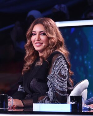 Asma Lamnawar Instagram - إطلالتي ببرايم الليلة ببرنامج ستارلايت ♥️♥️♥️ 
@2mtv 
👗: @handmadebyghitalahrichi
💎: @tiarajoaillerie