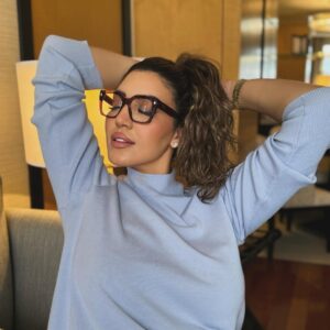 Asma Lamnawar Instagram - مساء الخير حبايبي ♥️ في طريقي لمطار دبي . وين الوجهة ؟ ما ندري 🤣🥰 المهم توحشتكم