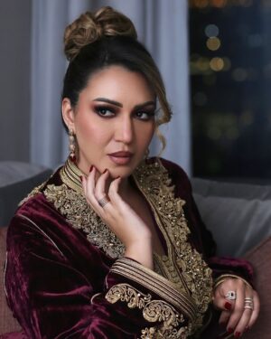 Asma Lamnawar Instagram - إطلالتي الأخيرة بحفل زواج بمدينة جدة 🇸🇦💚 قفطان ملكي من تصميم المصممة الرائعة هند المطيري ♥️♥️♥️
👘 : @hind_lamtiri_haute_couture 
💄: @roshimakeup 
💇‍♀️: @hanansharaf_hs 
📸: @asya_abushal 

MANAGEMENT BY @yacinelmnawar