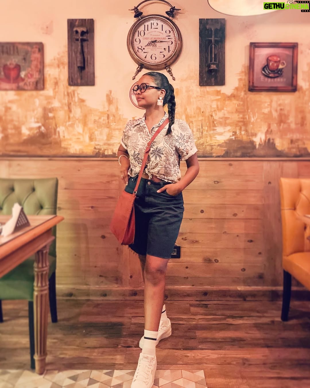 Asmaa Abulyazeid - 54.5K Likes - RETRO 📻