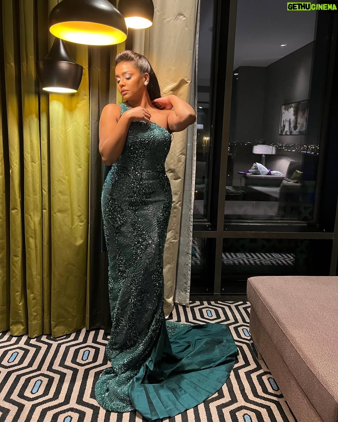 Asmaa Abulyazeid - 77.2K Likes - ✨
#joyawards
.
Styling @nourhanhossam
Dress @temraza
Makeup @pusgulianlucy
Hair @danyibrahimofficial
Photo by Mama ♥️
