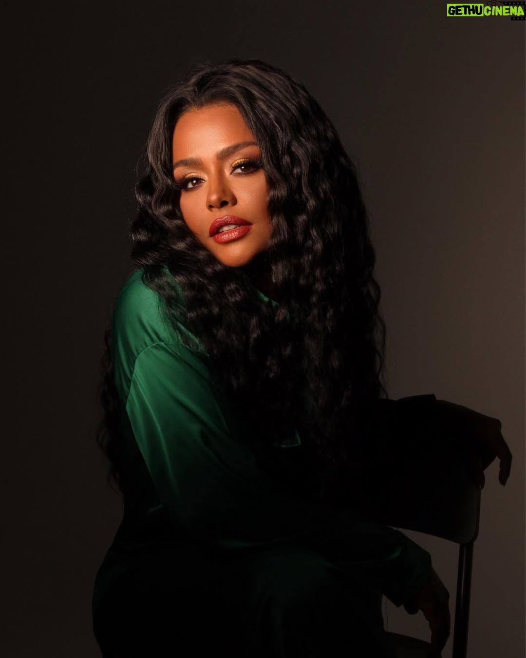 Asmaa Abulyazeid - 70.1K Likes - GREEN