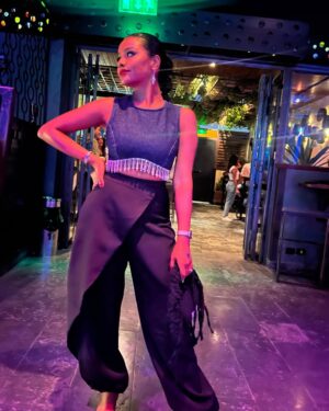 Asmaa Abulyazeid Instagram - Happy Birthday to me 🥰🎂♥️

Styling @ayatseifelnasr
Makeup: @makeupbyevakamal
Hair: @herbraids14
Pants: @by_nazeeka
Jewlery: @nkordydesigns
Bag: @maisondousha
