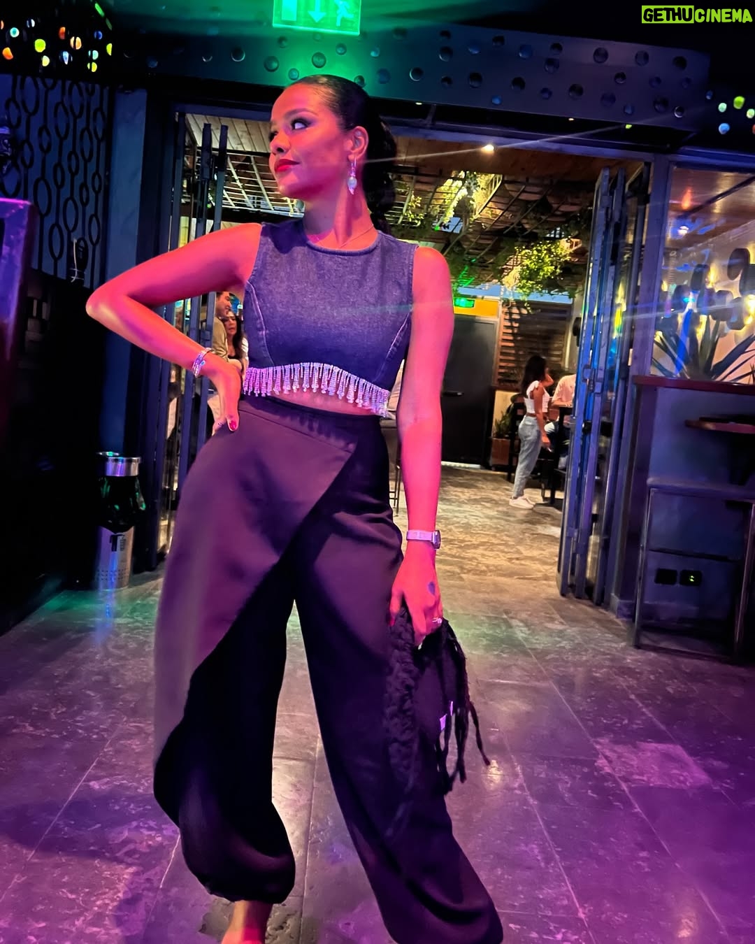 Asmaa Abulyazeid - 54.1K Likes - Happy Birthday to me 🥰🎂♥️
Styling @ayatseifelnasr
Makeup: @makeupbyevakamal
Hair: @herbraids14
Pants: @by_nazeeka
Jewlery: @nkordydesigns
Bag: @maisondousha