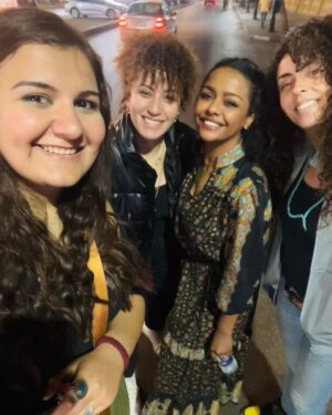 Asmaa Abulyazeid Instagram - 💕💕
ابحث عن القطة 🐱
.
.

#friends #lastnight #unplanned #love