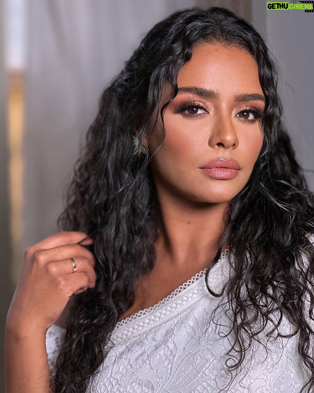Asmaa Abulyazeid - 110.3K Likes - 🧚🏾♀️
.
Makeup: @mirnamagdymakeupartist 💕
Hair: @curledbym 💕