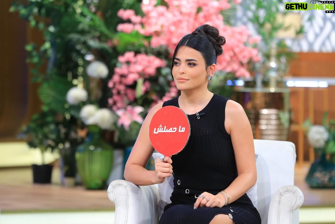 Asmaa Galal - 244.2K Likes - استنوني مع الذ واحدة " منى الشاذلي " بكره الساعة ١١ على قناة ON
Styled by @yasminekenawi
In @sandroparis @nileprojectsretail
Mua @ayaabdelhamid
Hair @ahmed__mounir
Jewelry: @thewitchyhub