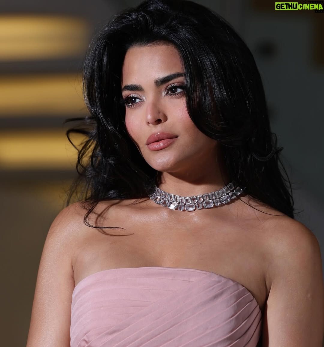 Asmaa Galal - 223.5K Likes - Joy Awards 🪽✨
Styled by @omziag
Dress @elioaboufayssal
Jewelry @swarovski
Mua @bydanakhedr All in @diorbeauty
Clutch @judithleiberny
@judithleiberme
hair @mr.bishoo from @alsagheersalons
@kconsultancy.ae
Photographer @soma_photography19