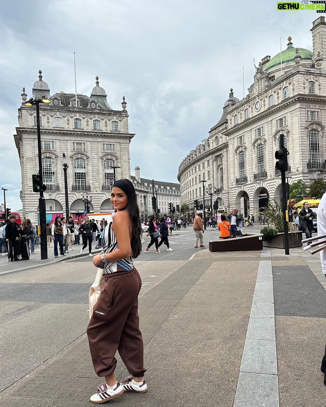 Asmaa Galal - 426.7K Likes - 🤎