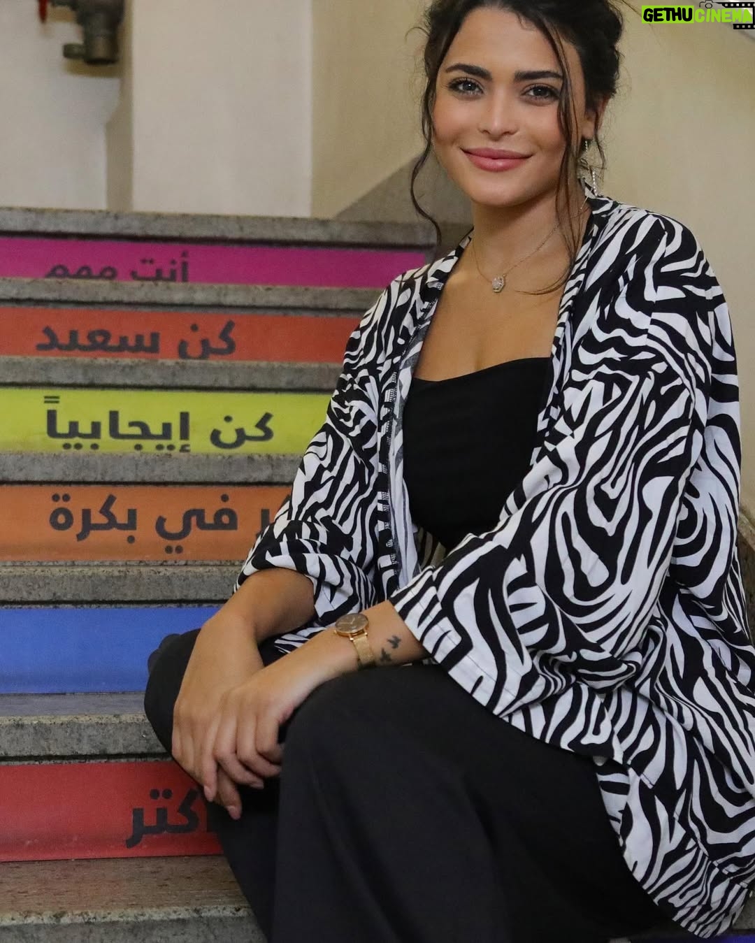 Asmaa Galal - 169.7K Likes - اتشرفت بزيارتي لمستشفى ٥٧٣٥٧ ، واتمنى يكون روتين لناس كتيرة ، كنت مبهورة بالتطور التكنولوجي لعلاج الاطفال و الاهتمام بنفسيتهم ، حبيت انهم بيتعلموا مزيكا و يدرسوا و يلعبوا ، مبسوطة ان في مستشفى ف مصر مهتمه بالعلاج عن طريق الرسم و الالوان زي ما الدكاترة النفسيين بيعالجوا الكبار
حقيقي ممتنة لليوم ده ، و من قلبي بتمنى الشفاء ليهم و الحياة الجميلة زي قلوبهم 🤍
#57357
