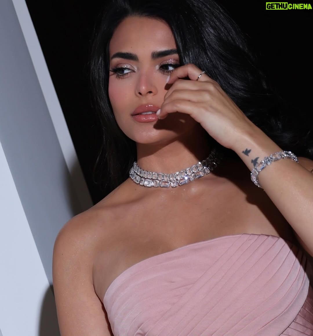 Asmaa Galal - 223.5K Likes - Joy Awards 🪽✨
Styled by @omziag
Dress @elioaboufayssal
Jewelry @swarovski
Mua @bydanakhedr All in @diorbeauty
Clutch @judithleiberny
@judithleiberme
hair @mr.bishoo from @alsagheersalons
@kconsultancy.ae
Photographer @soma_photography19