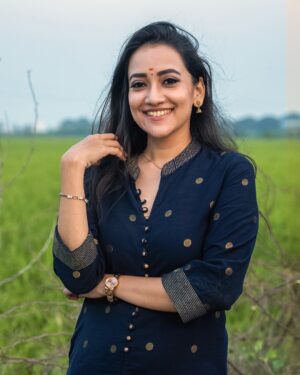 Asritha P Instagram - Soaking in the serenity, one smile at a time 🍃

#TraditionalLook #InNature #EthnicStyle #SmileGoals #SereneVibes #actor #vijaytvserial #GoldenHourGlow #NaturalElegance #PositiveVibes #asritha #asrithalovers