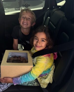 Aurora Culpo Instagram - If you had told me a few years ago that I’d have happy, well-adjusted kids, a peaceful co-parenting relationship, a job I genuinely love, and a new relationship that feels grounded and hopeful… I 𝘞𝘰𝘶𝘭𝘥 believe you. Not because it was guaranteed, but because I kept showing up and wouldn’t settle for anything less. It hasn’t been perfect — I’ve stumbled, course-corrected, and given myself grace when things went off course… and they did… a lot 🙃.

I stayed consistent with my work, releasing 52 episodes this year without missing a week — which still surprises me, honestly. And I kept putting myself out there, even when it felt uncomfortable, trusting that the right person would meet me where I was. I’m really grateful for where I am today and excited to keep going. #thisis36🎂