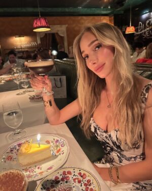 Aurora Culpo Instagram - The best early bday weekend in miami 🌴❤️