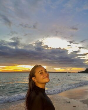 Aurora Ribero Instagram - Sunset bau bau   aku = 🤝🏻🫶🏻