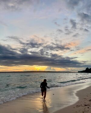 Aurora Ribero Instagram - Sunset bau bau   aku = 🤝🏻🫶🏻