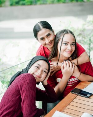 Aurora Ribero Instagram - Terkomang komang di lebaran yuk🫶🏻