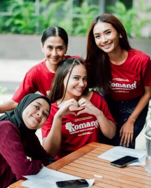 Aurora Ribero Instagram - Terkomang komang di lebaran yuk🫶🏻