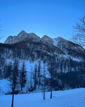 Aurora Ribero Instagram - Part 1 of the hike on the snowy snowy Mountain with the Fam🤍