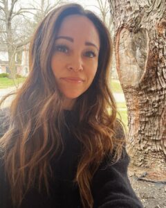 Actress Autumn Reeser HD Photos and Wallpapers April 2025