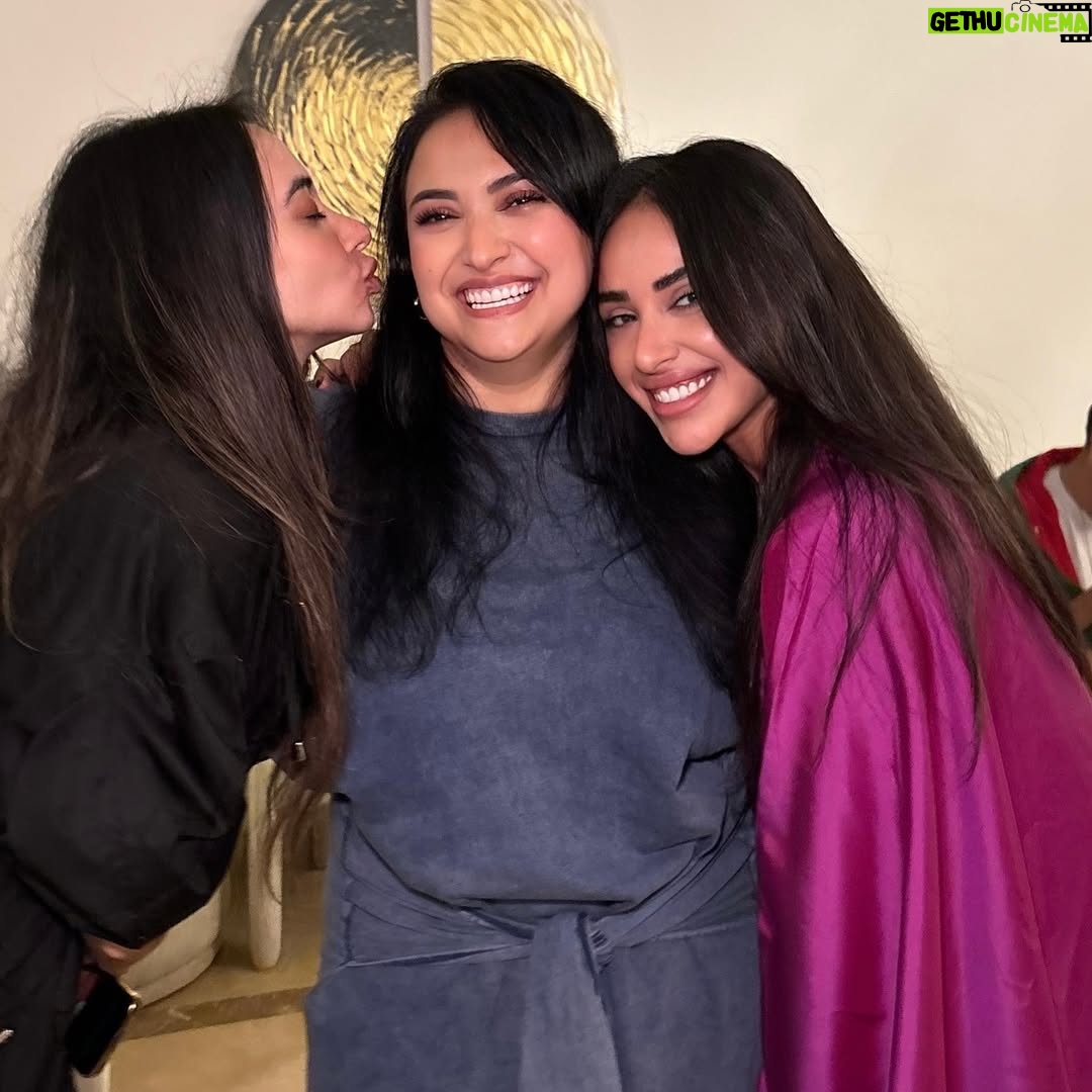 Aya Samaha - 75.5K Likes - 💖🫂💖
الذ و اطيب و احلى ام في الدنيا يا بختنا بيكي ربنا يحفظك و يخليكي لينا يا ام قلب فُلة
بحبك يا ماماااااا 😂🎤