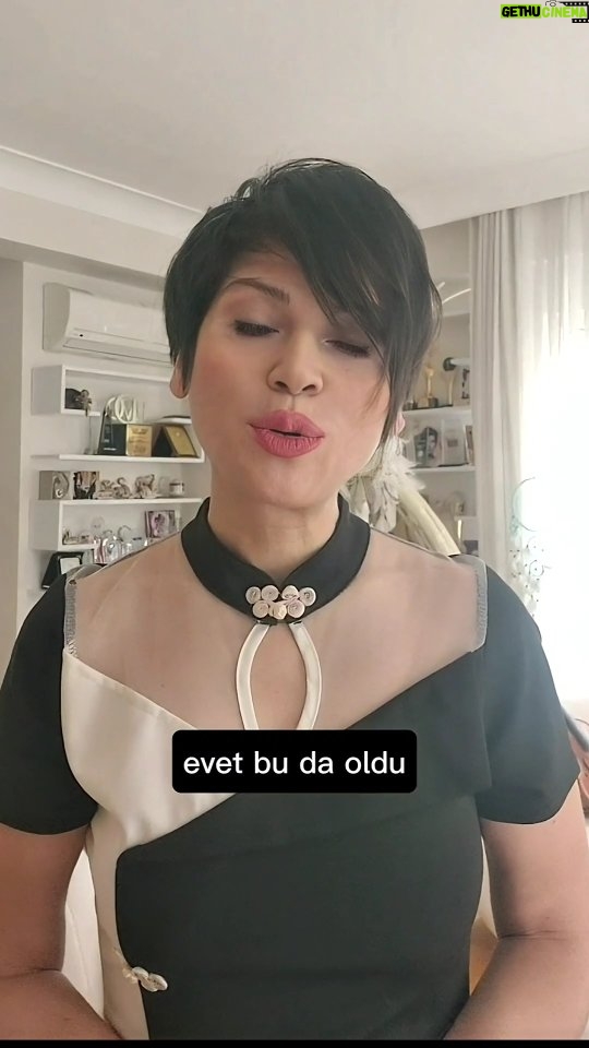 Aydilge - 29.8K Likes - 🥴 Kadınlar eril ortamlarda bulunurlarsa çükleri çıkarmış 🤦