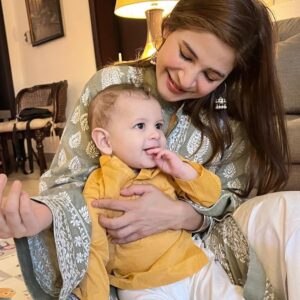 Ayesha Omar Instagram - little starboy munchkin’s first Eid. 
✨🤍🫶🏻 
May Allah protect and keep blessing baby Ali and his parents. 🧿🧿
@fatimaaahsn @azamakhan 

#ayeshaomar #eid #day3 #lahore #famjam