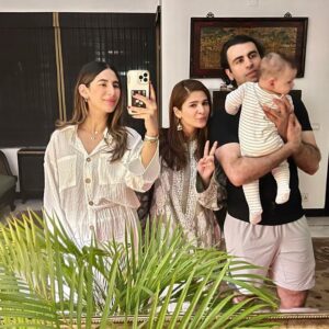 Ayesha Omar Instagram - little starboy munchkin’s first Eid. 
✨🤍🫶🏻 
May Allah protect and keep blessing baby Ali and his parents. 🧿🧿
@fatimaaahsn @azamakhan 

#ayeshaomar #eid #day3 #lahore #famjam
