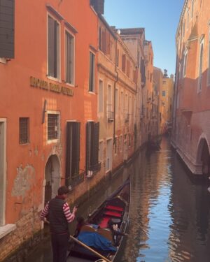 Ayeza Khan Instagram - I have no words to describe how beautiful this city is. So I’ll leave the caption to this.🤍