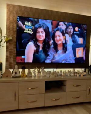 Ayushi Khurana Instagram - Winning three awards felt like a dream come true. As a child, I used to watch the Zee Rishtey Awards, never imagining that one day I would perform on that very stage and receive awards as an actor. I am here today only because of my mother Thank you, Mumma @soniakhurana432 for everything. And to the love of my life @suraj.kakkar thank you for always being my biggest support. None of this would be possible without you.”
Thank you @sonnalakakar @goldiebehl @uttamahhlawwat @roseaudiovisuals for giving me Reet♥️
Thank you @zeetv @burneytuba @anuragsings for making my dream come ture.
Managed by @rupesh.sonar thank you for managing me so well 
Styled by @praanavsrathod 
Dreams do come true—when you have love, support, and endless determination.